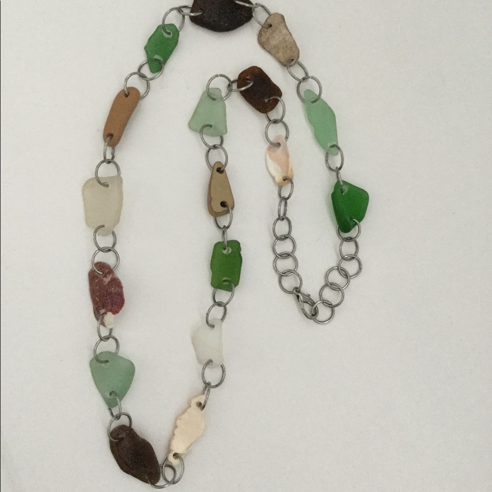 NWOT Recycled glass/shell long link necklace